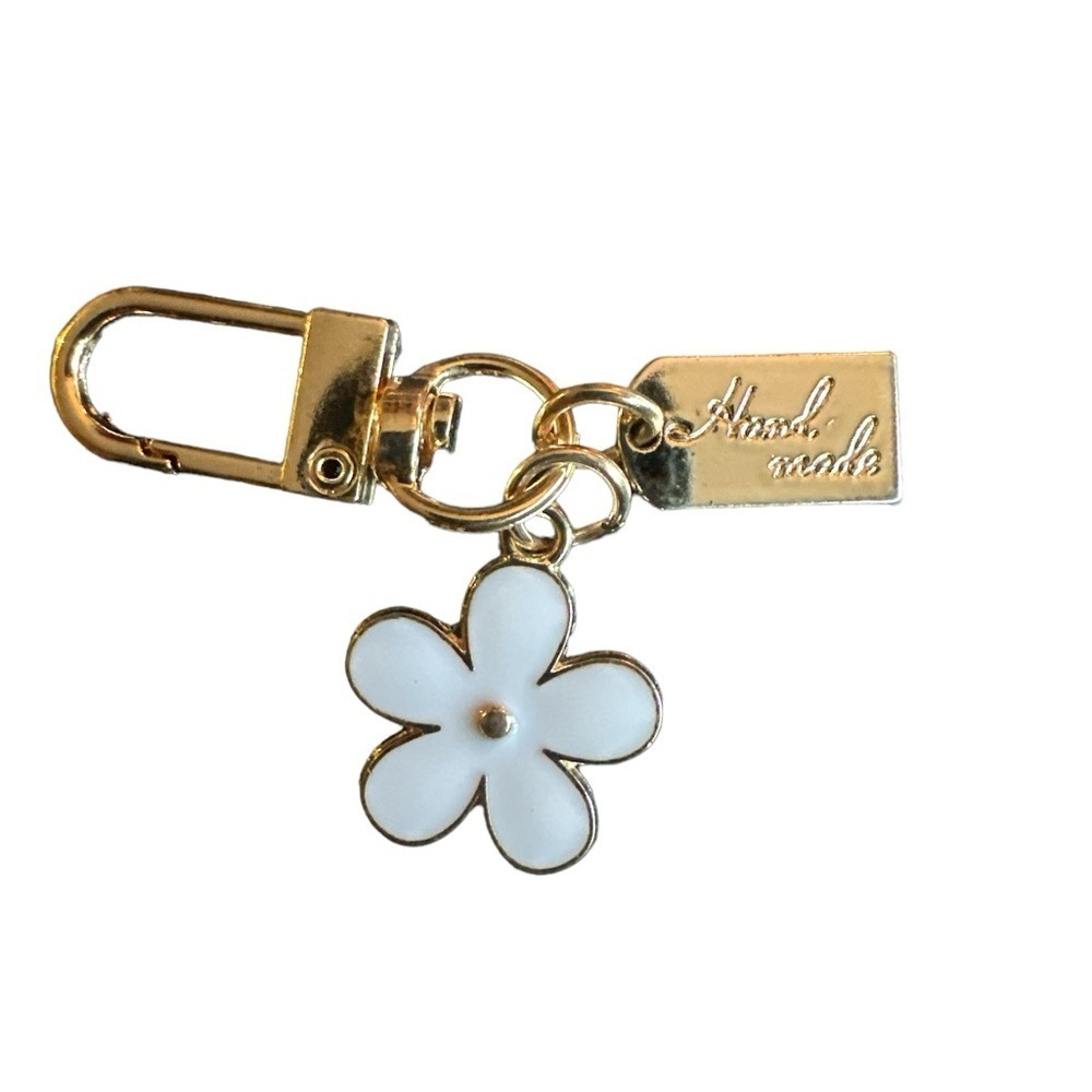 NWT White Flower Keychain​​​